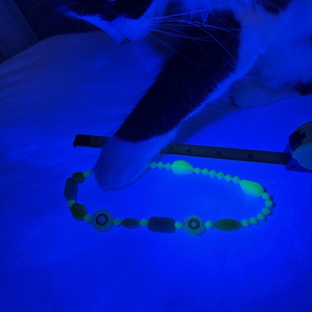 Uranium Glass Jadeite Necklace Vintage Cat Approved - Picture 12 of 14